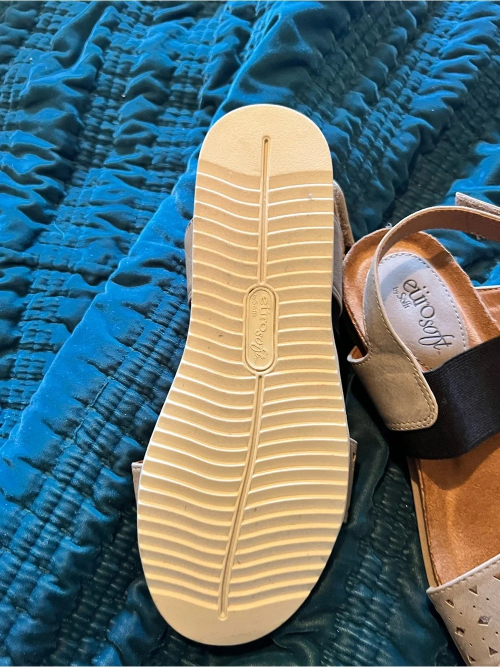 Women’s Neutral Two-Tone Strappy Sandals - Comfortable Everyday Style